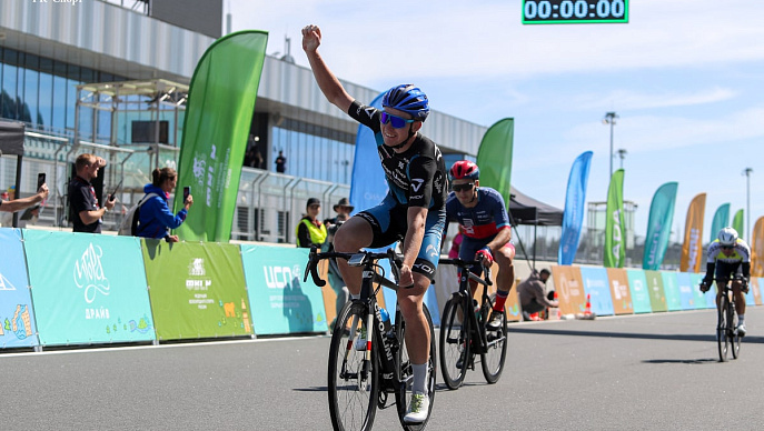 Старт велогонки «Золото Ладоги»: спринтерская дуэль на автодроме «Игора Драйв»